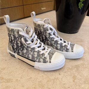 B23 League High-Top Sneaker
White and Black Dior Oblique Canvas